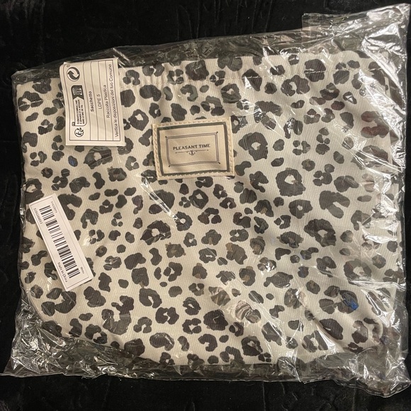 SNOW LEOPARD Print Large Makeup Bag (Brand New!) 🐾✨ - Picture 4 of 9